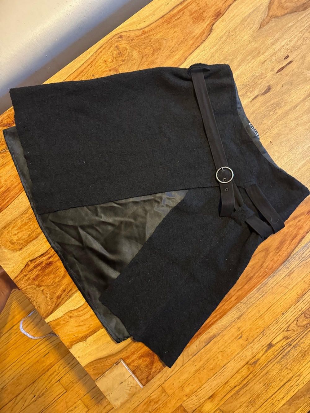Lafayette black fine wool A-Line Belted knee length Skirt size 2